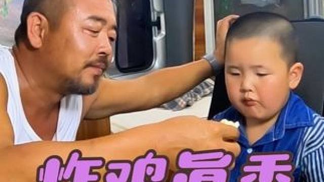 吃炸鸡配可乐，爷孙俩又开心了#倒满深夜的酒 #露营美食