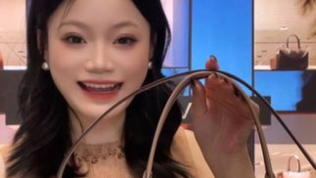 立秋第一只心水包包 就它了 #流浪包 #立秋 #唯品会 #蔻驰 #轻奢