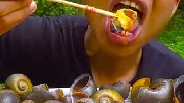 酸辣️芒果丝新鲜大肥螺 #美食 #户外美食 #泰国美食 #内容启发搜索