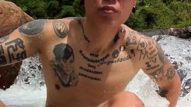 临安玩水 光膀子滑板有点像冲浪 #玩水 #夏季玩水