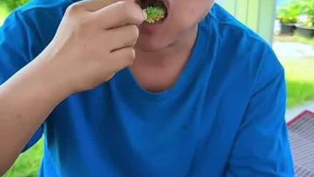 小苦瓜香米饭团鲜辣牛胸口 #地方特色美食 #泰国大叔#泰国美食#内容启发搜索 #种草激励计划