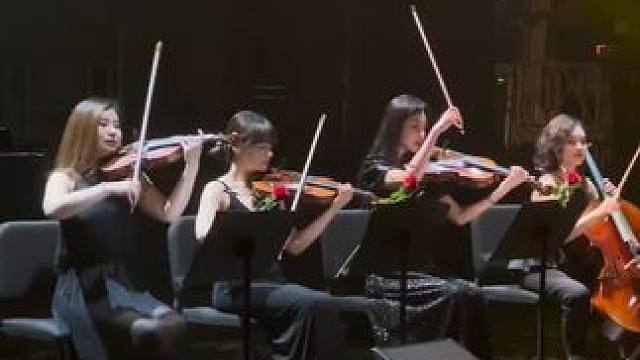 新年钟声敲响前，用一场钢琴音乐会迎接2026。1月31日，来深圳湾体育中心“春茧”体育馆，聆听理查德