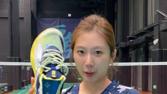 超好看的多巴胺配色羽球鞋