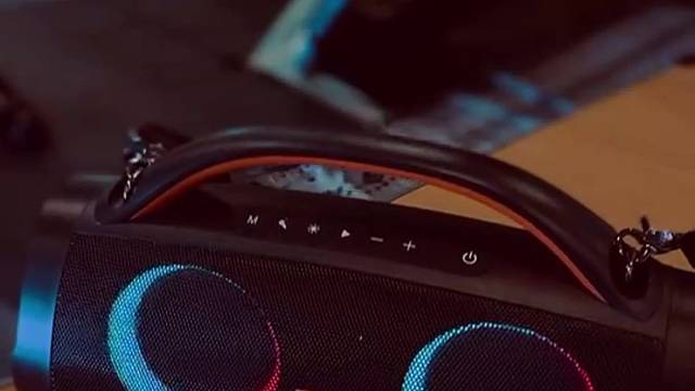 大功率户外露营蓝牙音箱