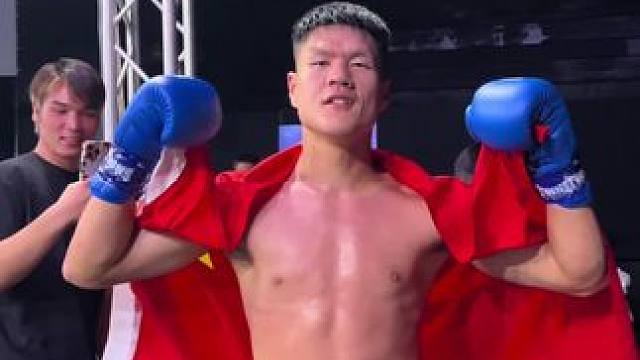 每日挥汗如雨的训练，只为擂台上短短的几分钟，征战擂台每次与国外选手作战 我都势必要拿出河南人的血性，