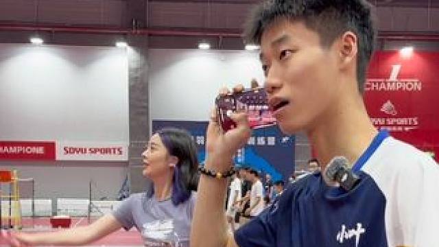 哥们 我以后可能都不能陪你打羽毛球了 我被放倒了#羽毛球#小叶老师羽毛球#搞笑#整活