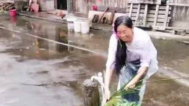 山卡卡里的农村大姐学费了开直播每天收获满满您还在恐播怕播不敢开播开播了不知说什么吗#记录真实生活 #