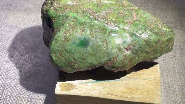 会卡，812克，冰阳绿。