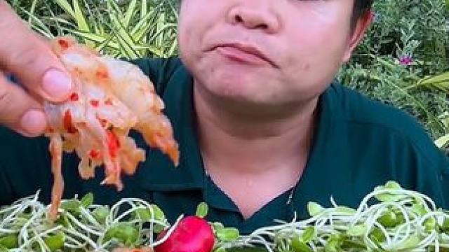 鲜嫩芦笋特辣️凉拌脆脆小海蜇 #创作人计划 #泰国大叔#泰国美食#内容启发搜索 #种草激励计划