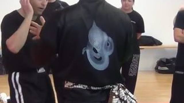能掌握反关节与速度才更能在小空间降服对面#格斗