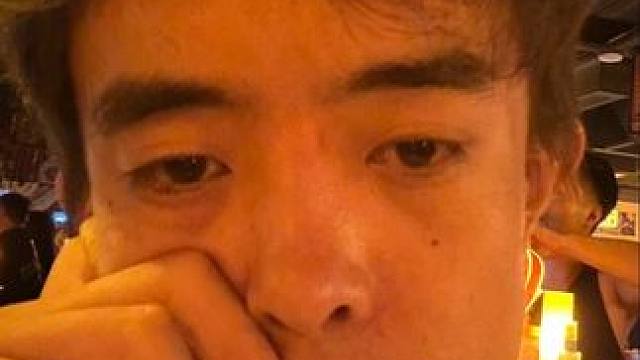 11岁，你坐在第三排靠窗的位子上发呆，你冷不丁想到了未来，你突然意识到距离大人们说的大学还很远，你需