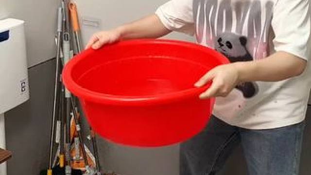 拖把夹 有了这个拖把夹，家里的拖把扫把能上墙收纳了，不占空间，拿取也方便#拖把夹  #吸盘拖把夹