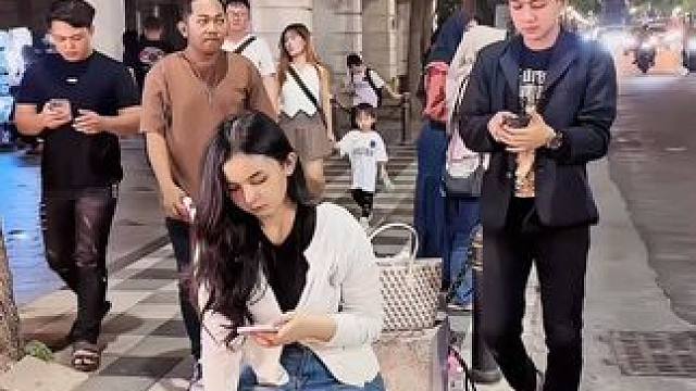 街头整蛊路人 太好玩了 街头整蛊#外国人真会玩 #整蛊路人 #搞笑 #搞笑片段 #搞笑视频