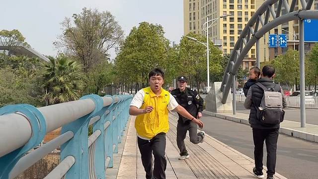 大家觉得模仿的像不像