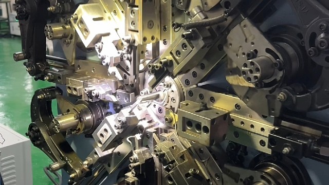 触摸弹簧运用广泛，适用于电器医疗机械玩具