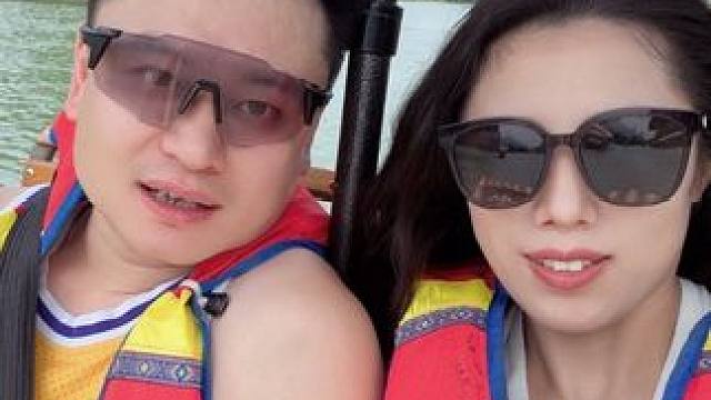 广西桂林阳朔竹筏游 广西桂林旅行，阳朔竹筏游#桂林山水甲天下 #阳朔遇龙河 #竹筏漂流 #情侣 #旅