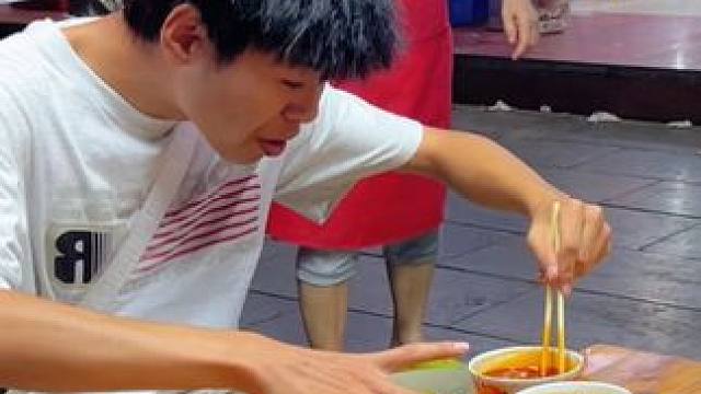 湖南帅哥是来暗算阿姨的！#螺蛳粉