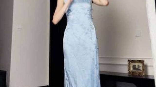 朋友让我拍这个，加了脚上的动作 #国风古韵 #旗袍 #舞蹈 #呜呜编舞