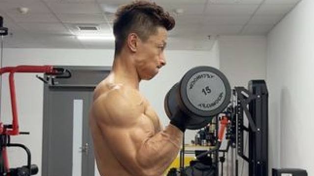 哑铃弯举动作进阶技巧 #健身 #健身干货 #手臂训练 #健身小白必看经验 #好身材练起来
