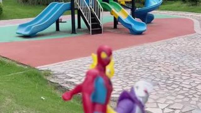 这次又来带奥特曼滑滑梯喽#奥特曼玩具 #儿童玩具 #小朋友玩具