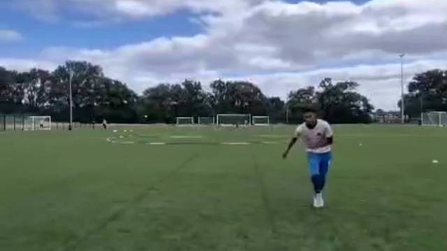 不同类型的任意球主罚者be like