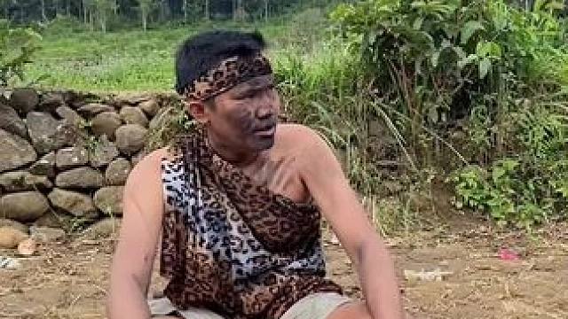 哈哈非洲嘟嘟来了 #外国人真会玩 #野外户外 #搞笑视频 #荒岛求生 #原始部落