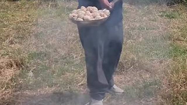 东南亚大叔：油炸大蒜 #我的乡村生活 #原创视频 #农村美食记录生活 #下饭菜