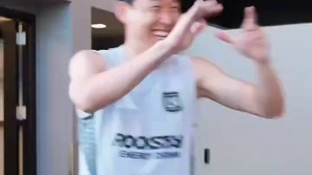 孙兴慜与洛里拥抱