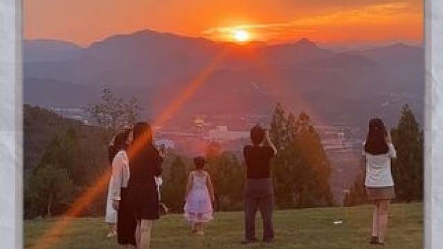 这一刻太行五指山带来的情绪价值，千金不换～ #大草原的浪漫在此刻具象化了 #太行五指山