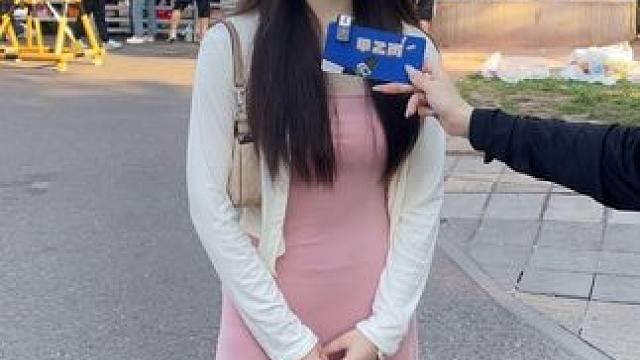 分手后不能听的emo歌曲？ #街头采访 #内容太过真实 #万万没想到