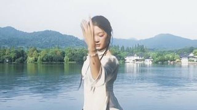 “气运阴阳成世界，水浮天地寄虚空” #国风古韵 #东方美 #精卫 #西湖