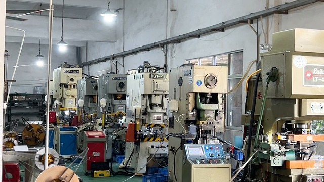 五金冲压路虽艰难，我们步履不停，拼劲不减