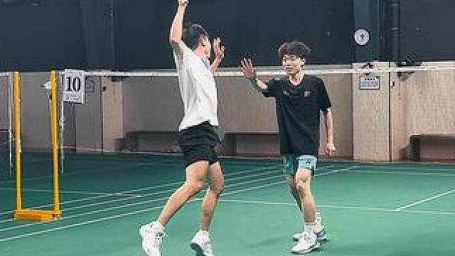 羽毛球那可太好玩了 #羽毛球 #左旋 #运动前喝倍燃 #运动饮料 #倍燃坚持自律