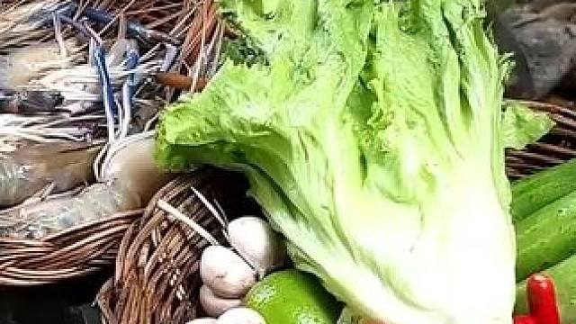 在森林里吃辣酱竹笋美味 #我的乡村生活 #体验原生态美食的乐趣 #原生态乡村生活 #荒野建造 #原生