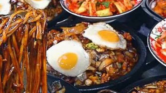 从不怀疑碳水的快乐，吃杂酱面就得秃噜 #热点 #美食