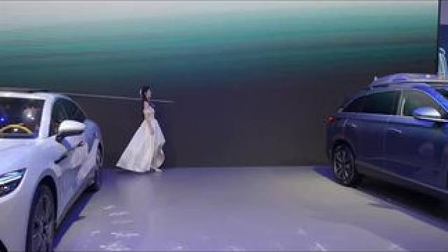 家人们，秋高气爽看车正当时！青岛国际车展来袭，门票12.34元，扫码免排队，速冲！ （注意，叠加立减