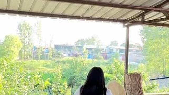 清晨，俺妈说做好饭盖锅里，
就眯一下，睁开眼老妈的棍子已经落在身上了……#儿时记忆 #睡房顶 #农忙