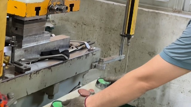 机器不停师傅专注不松产品不停品控检查不歇