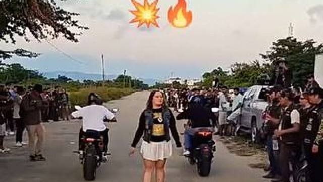 这两兄弟放一起能比出个啥来？！#duke790 #800nk #老外真会玩 #国际春