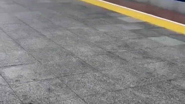 提前5分钟停止检票，他们是怎么进去的