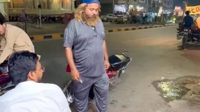 国外街头整蛊路人 