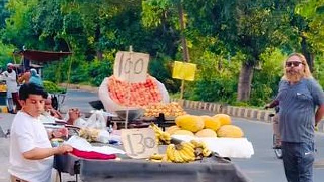 国外街头整蛊路人 