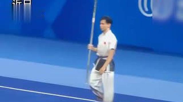 这就是中国功夫！成都世运会武术项目夺金后，高久尚现场大秀“猴棍”，身手矫健、惊艳全场！