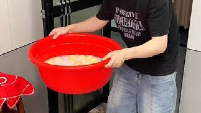 拖把夹 有了这个拖把夹，家里的拖把扫把能上墙收纳了，不占空间，拿取也方便#拖把夹   #吸盘拖把夹