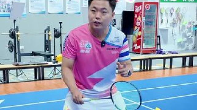 双打挑球后防守的准备姿势