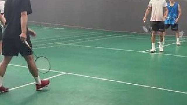 这样也行#羽毛球精彩片段 #享受羽毛球带来的快乐 #羽毛球