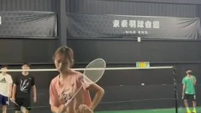 能不能打赢你#打羽毛球女生 #羽毛球精彩片段 #杀球