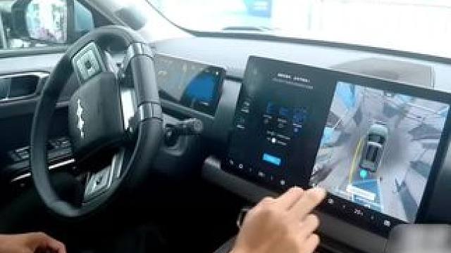 无画线车位也能秒进，以后大家人均老司机。#方程豹 #钛3 #放手一泊稳如钛3