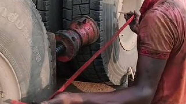 高超的汽修技能#汽修 #汽车维修养护 #汽车维修技术 #实用小技巧 #高手