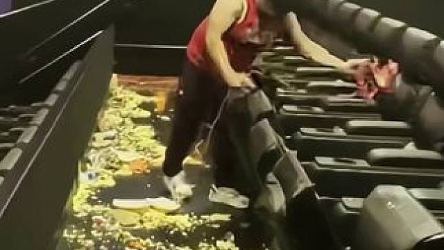 这份工作，你愿意干吗？ #看世界